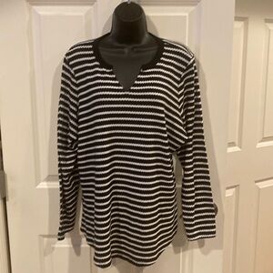 Torrid 2 (18/20) black and white stripe shirt